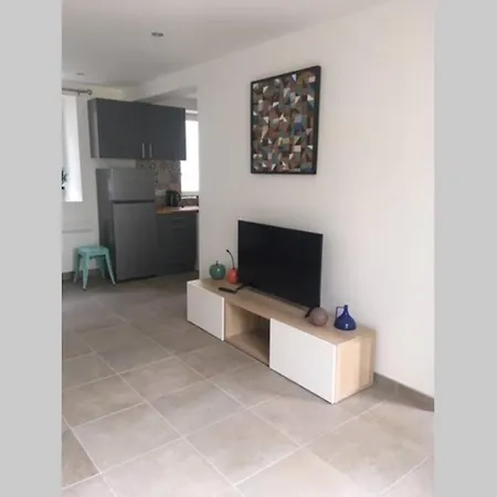 Maison Bord De *